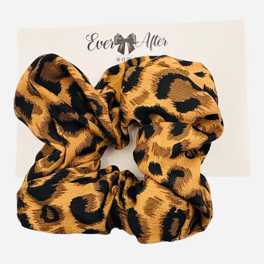 BOLD LEOPARD PRINT SCRUNCHIE